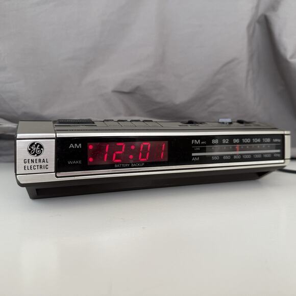 Vintage General Electric GE Digital AM/FM Clock Radio 7-4634B Tested & Works - Picture 1 of 12